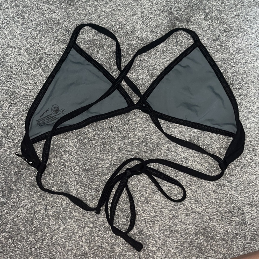 Jolyn Austin top. Size M - Picture 2 of 3
